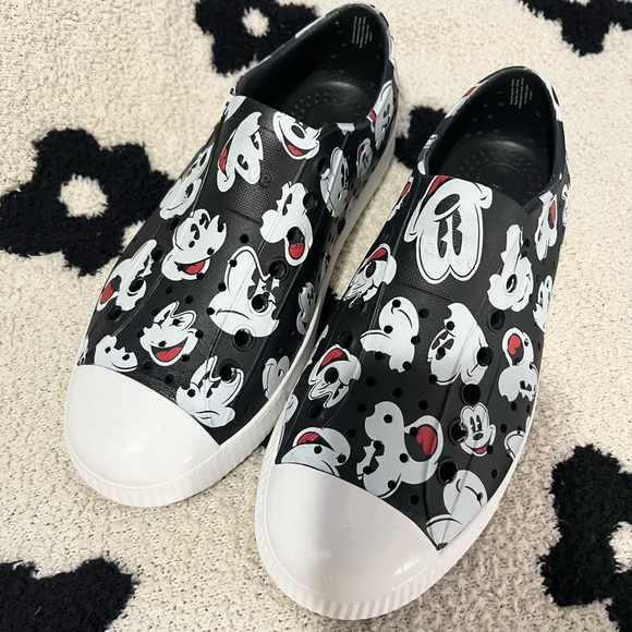 Native Mickey Mouse shoes - Picture 2 of 5